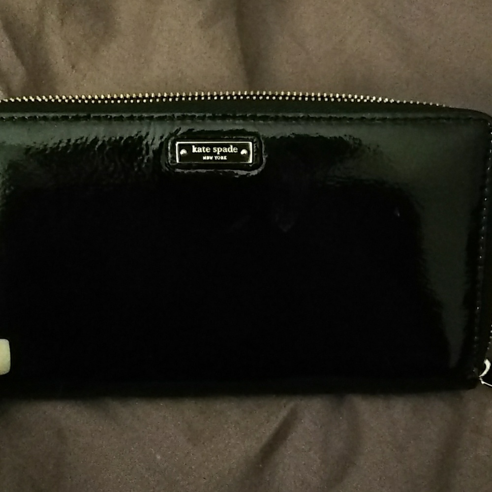 MAKE OFFER! 😍 Kate Spade Lacey wallet - Picture 1 of 3